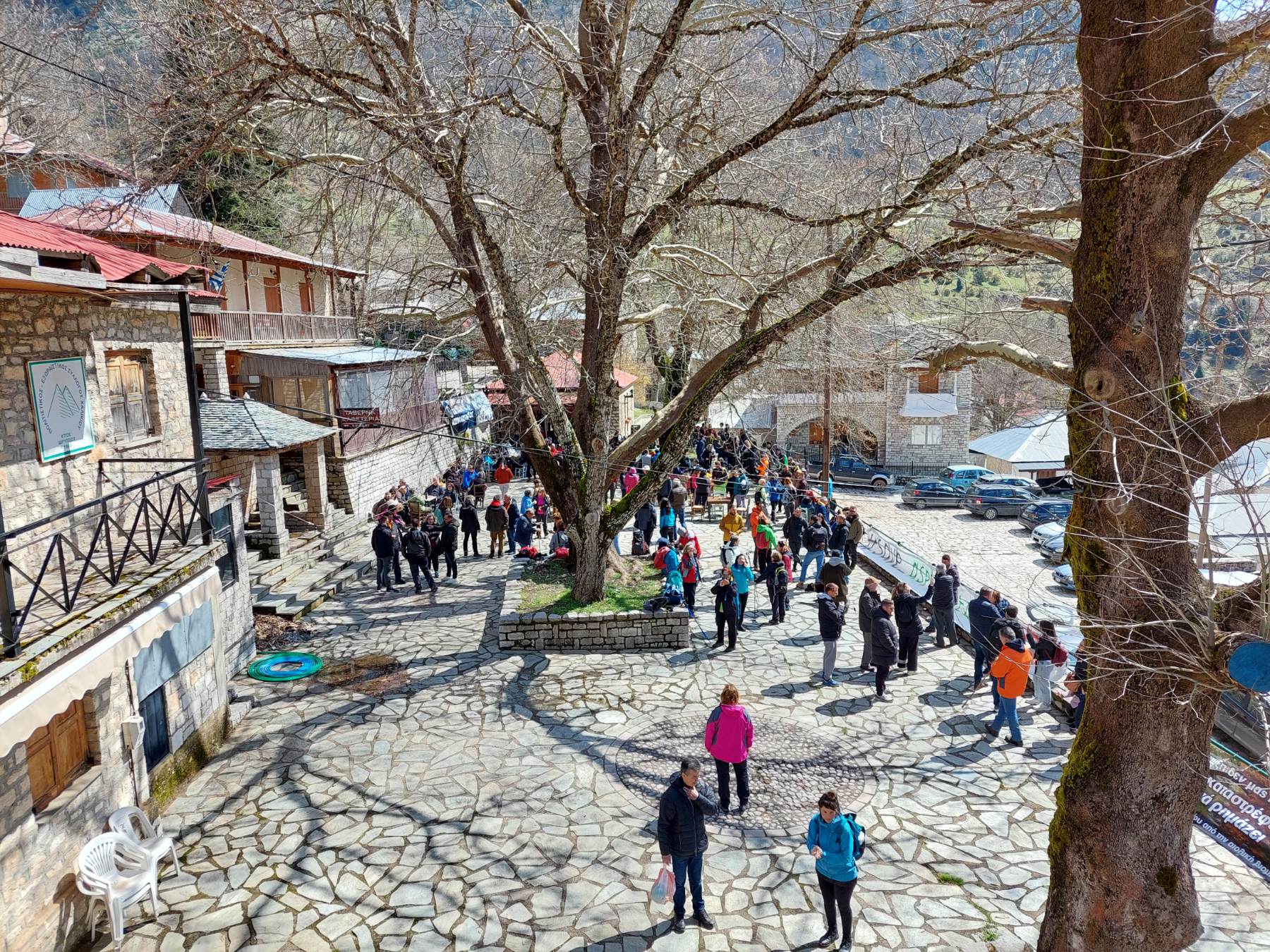 Η Ορειβατική Λέσχη Καλαμπάκας συμμετείχε στη μαζική συγκέντρωση διαμαρτυρίας στο Χαλίκι Ασπροποτάμου — φωτογραφία 2