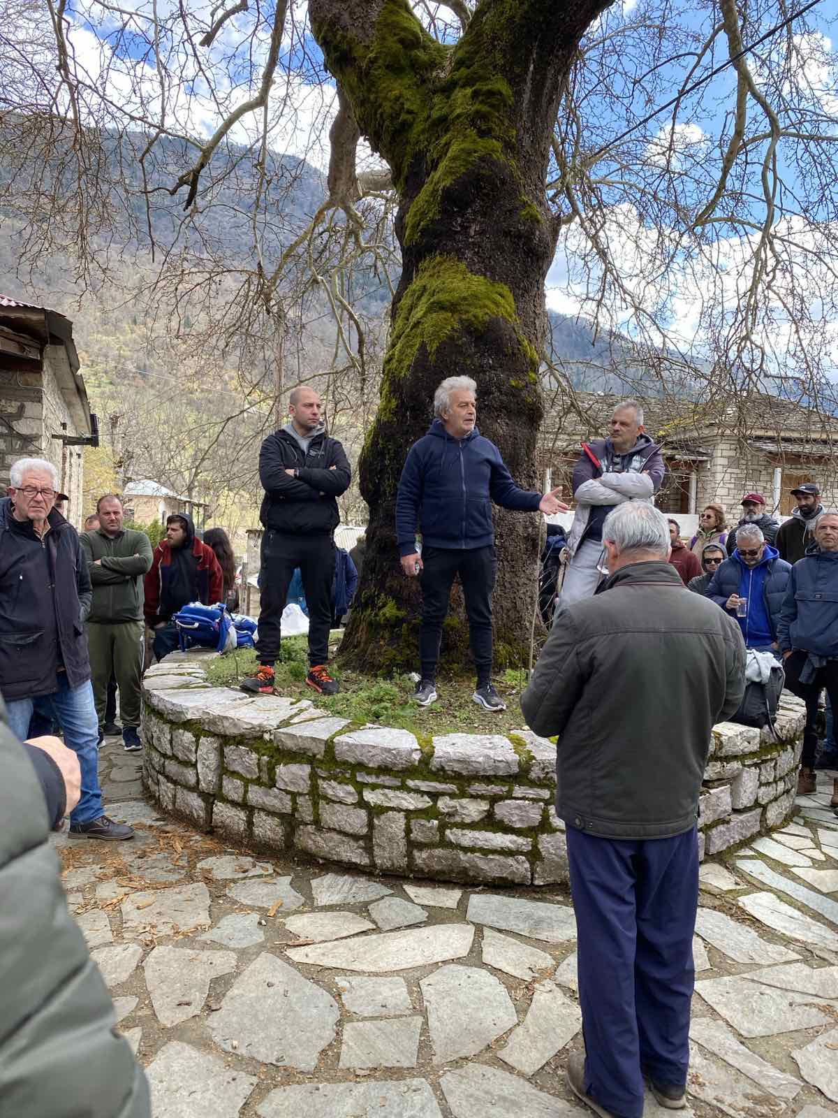Η Ορειβατική Λέσχη Καλαμπάκας συμμετείχε στη μαζική συγκέντρωση διαμαρτυρίας στο Χαλίκι Ασπροποτάμου — φωτογραφία 3