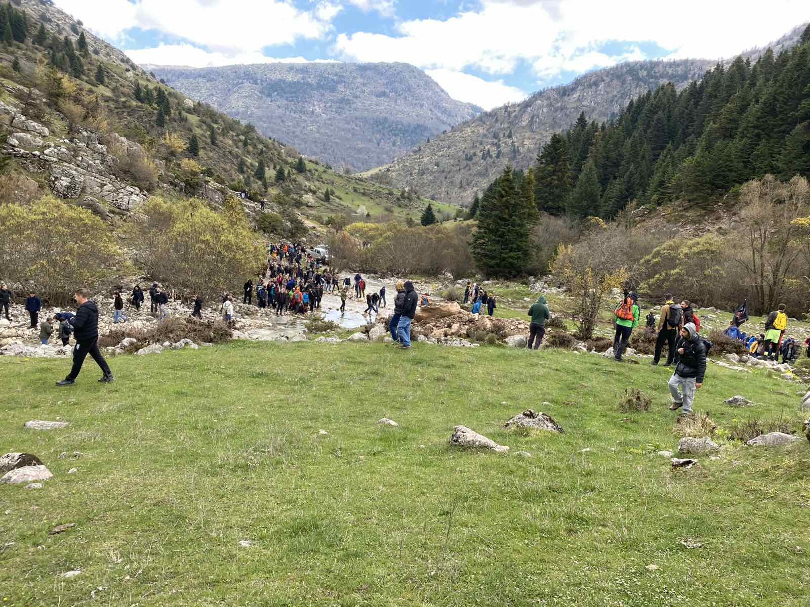 Η Ορειβατική Λέσχη Καλαμπάκας συμμετείχε στη μαζική συγκέντρωση διαμαρτυρίας στο Χαλίκι Ασπροποτάμου — φωτογραφία 12