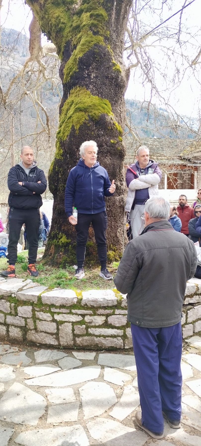 Η Ορειβατική Λέσχη Καλαμπάκας συμμετείχε στη μαζική συγκέντρωση διαμαρτυρίας στο Χαλίκι Ασπροποτάμου — φωτογραφία 4