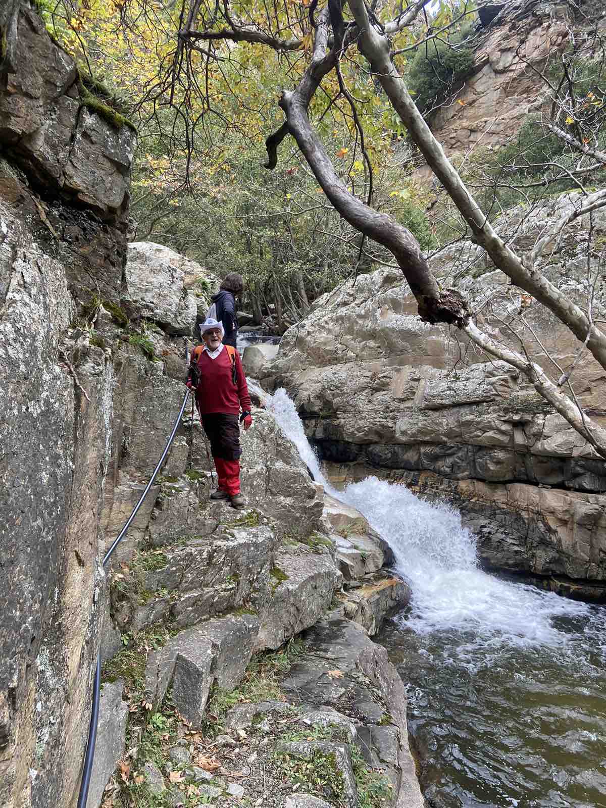 Με επιτυχία πραγματοποιήθηκε η πεζοπορία της Ορειβατικής Λέσχης Καλαμπάκας στον Βελβεντό Κοζάνης — φωτογραφία 12