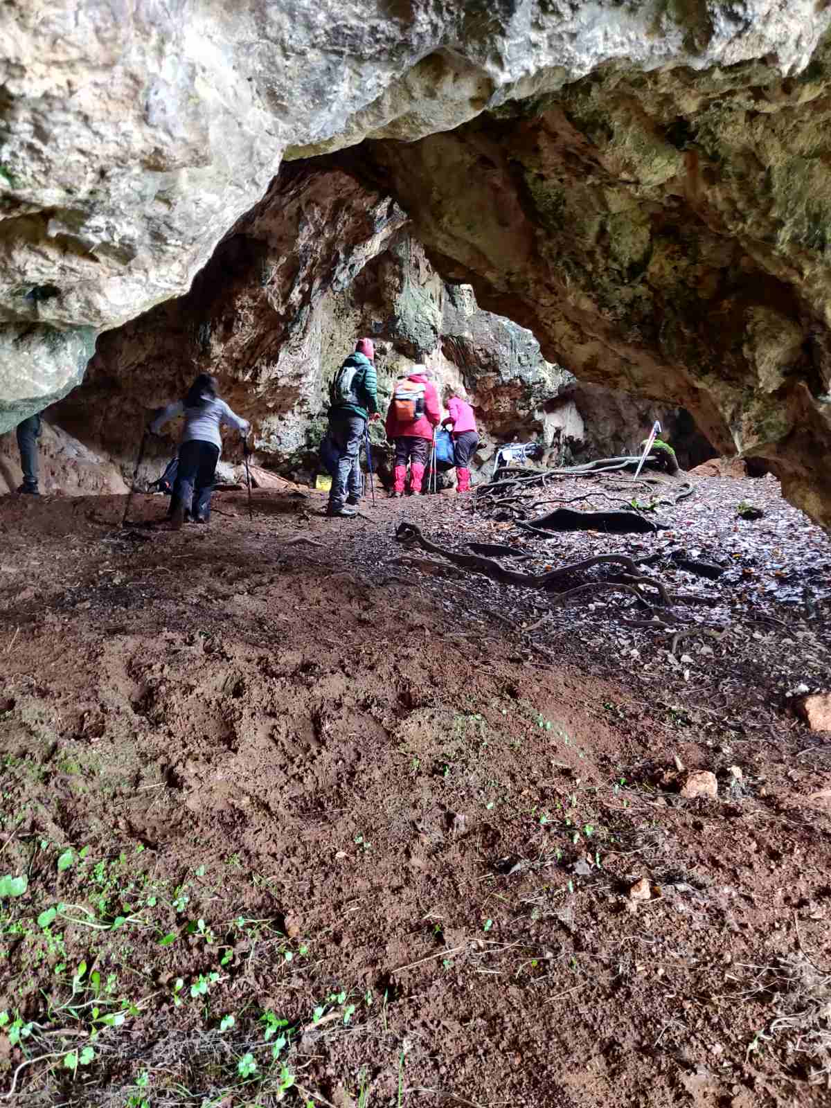 Πεζοπορία στο εντυπωσιακό σπήλαιο Ανταλλαξίμων πραγματοποίησαν η Ο.Λ.Κ. με τον Σ.Ο.Χ.Τ. — φωτογραφία 7